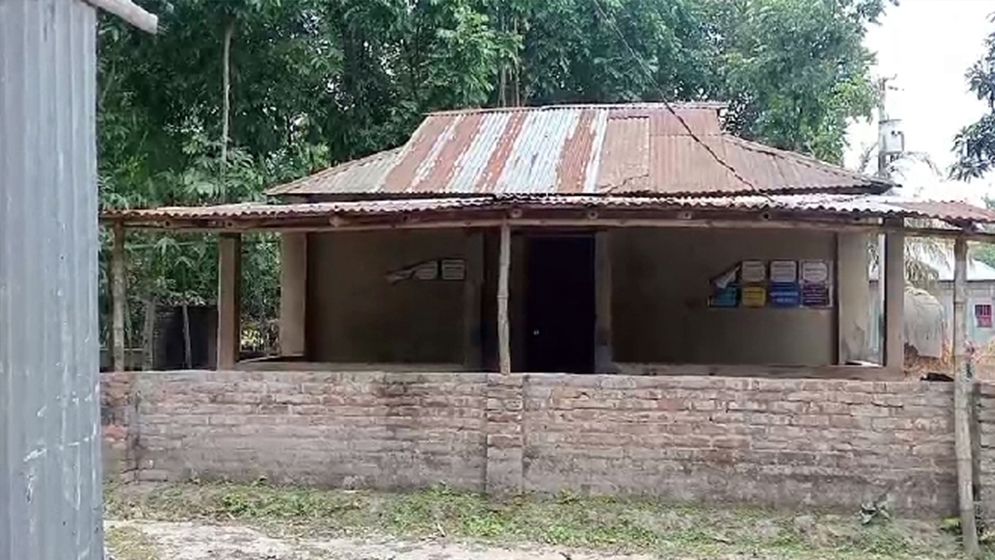 ৫ দিন ধরে তালা ঝুলছে মসজিদে