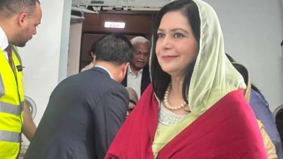 ১৭ বছর পর দেশে ফিরলেন জোবাইদা রহমান