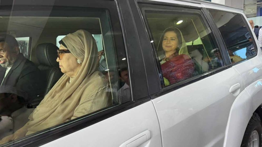 দেশের মাটিতে পা রাখলেন খালেদা জিয়া