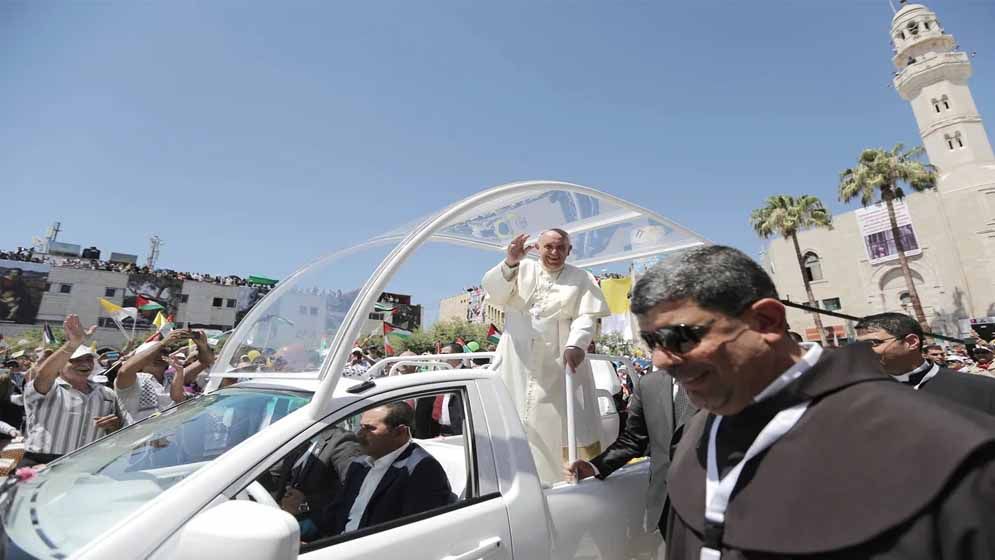 গাজার শিশুদের জন্য ভ্রাম্যমাণ ক্লিনিক হচ্ছে পোপের গাড়ি