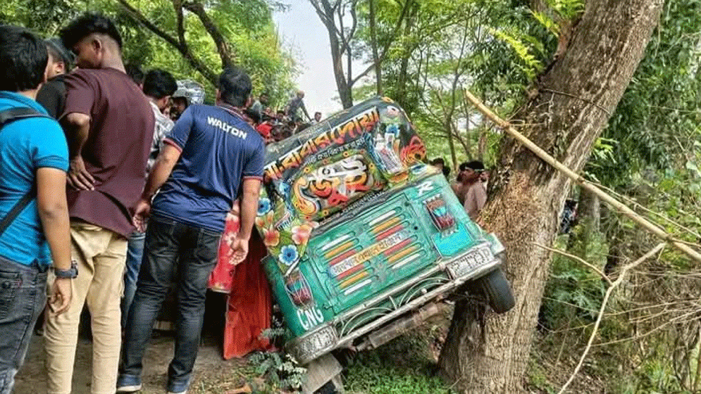 দুই অটোরিকশার সংঘর্ষে প্রাণ গেল তরুণের