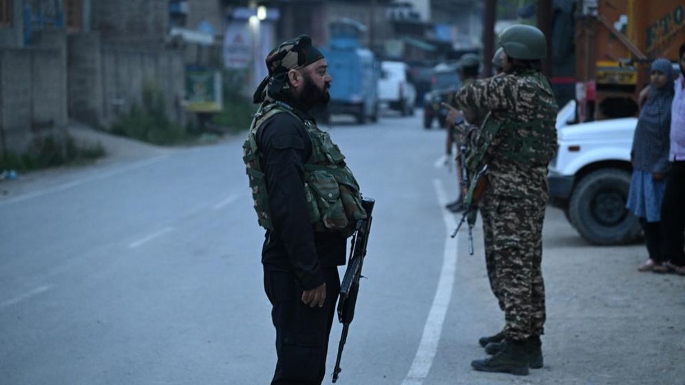 ভারতে পালটা হামলা পাকিস্তানের, নিহত ৩