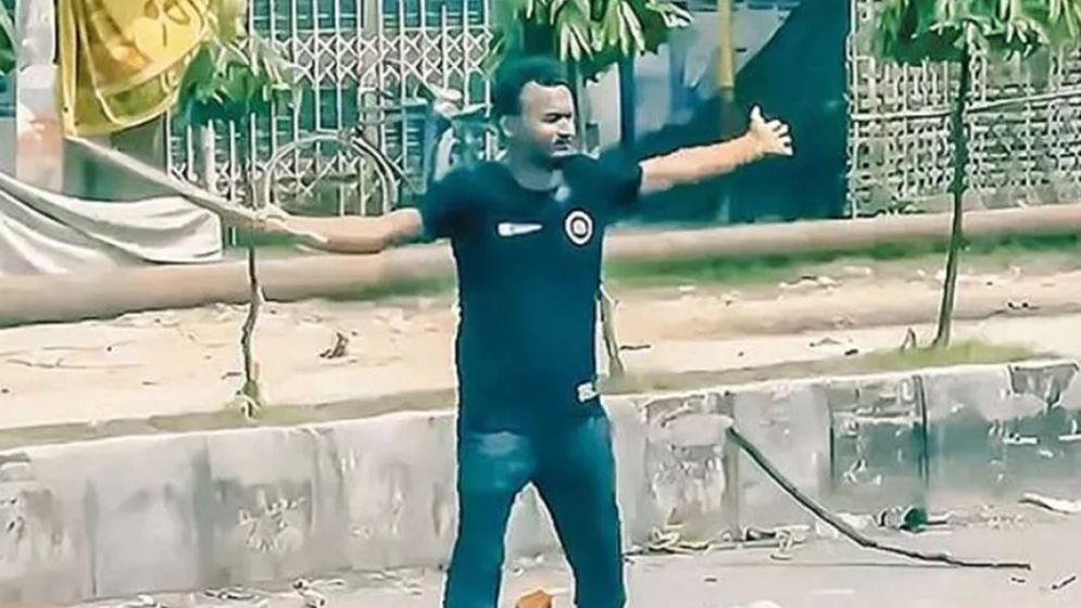 আবু সাঈদ হত্যা, পুলিশ কর্মকর্তা বিশ্ববিদ্যালয় শিক্ষকসহ ৭১ জনের নামে মামলা