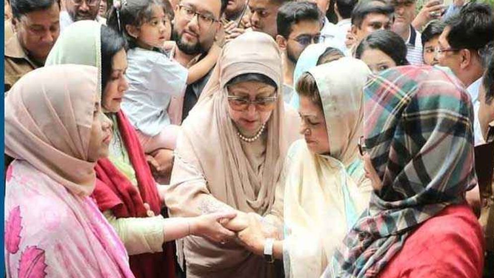 জনতার ভালোবাসায় সিক্ত