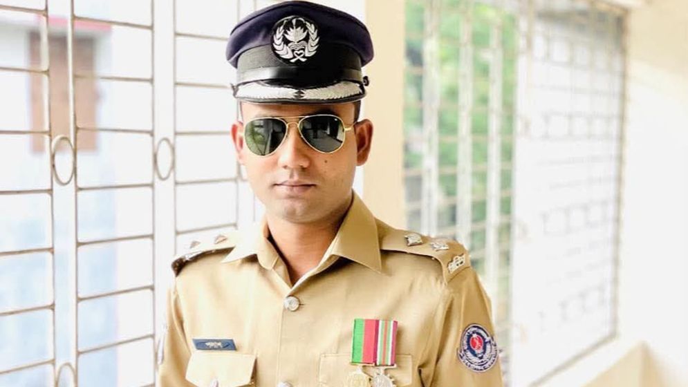 চিরকুট লিখে এএসপি পলাশ সাহার আত্মহত্যা, কারণ জানালেন মেজো ভাই