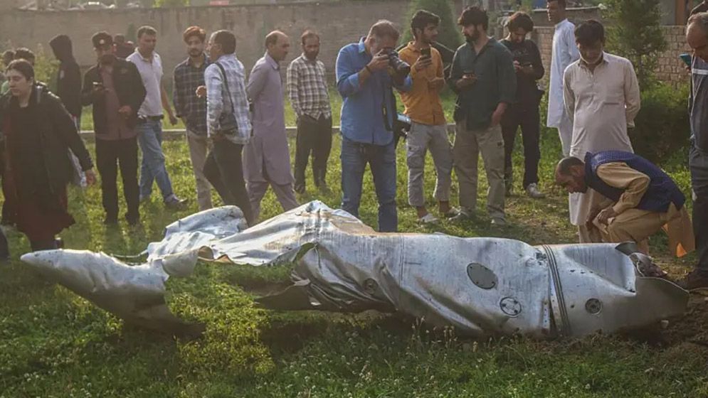 ভারতীয় বিমানের ‘ভাঙা অংশ’ দেখে কী জানা যাচ্ছে