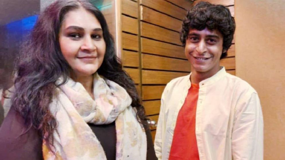 মাকে নিয়ে সামিনা ও মুরাদ নূরের গান