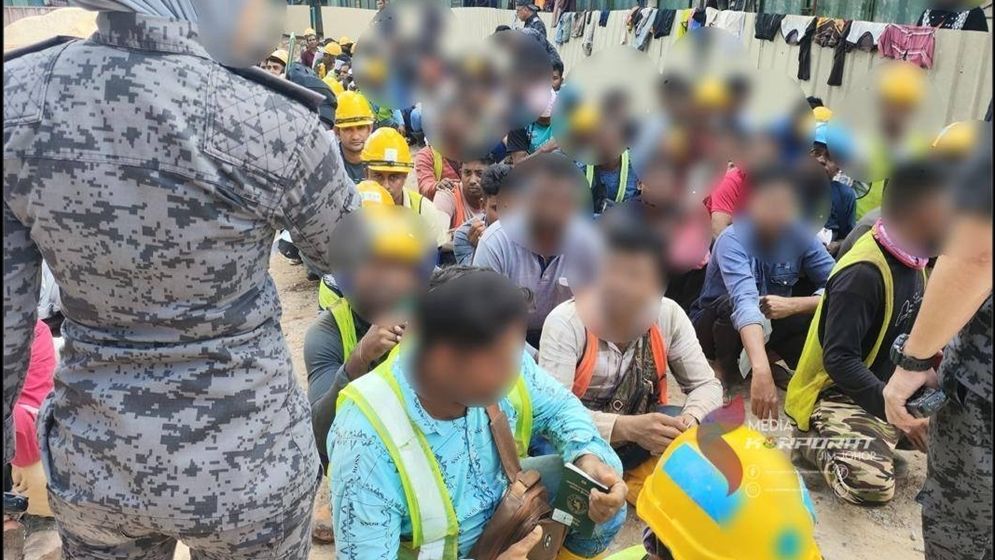 মালয়েশিয়ায় বাংলাদেশিসহ ১২৭০ অভিবাসী আটক