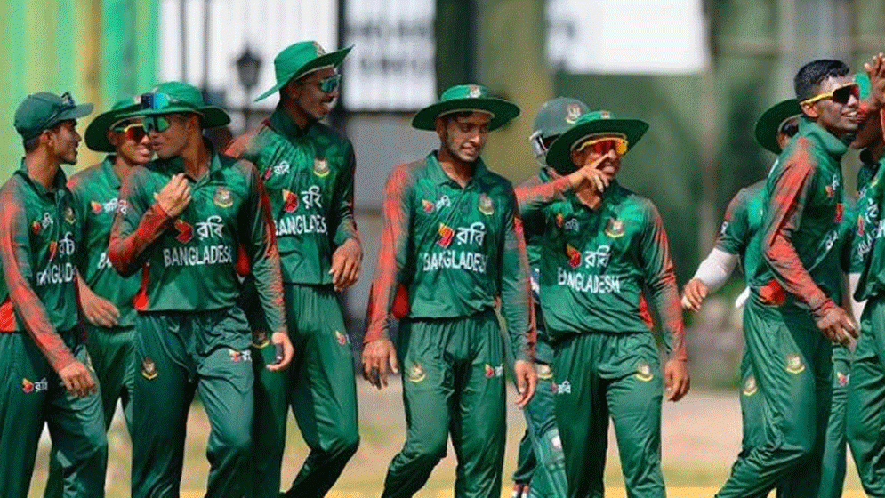 আজিজুলের সেঞ্চুরির আক্ষেপ, বৃষ্টিতে ভেসে গেল ম্যাচ