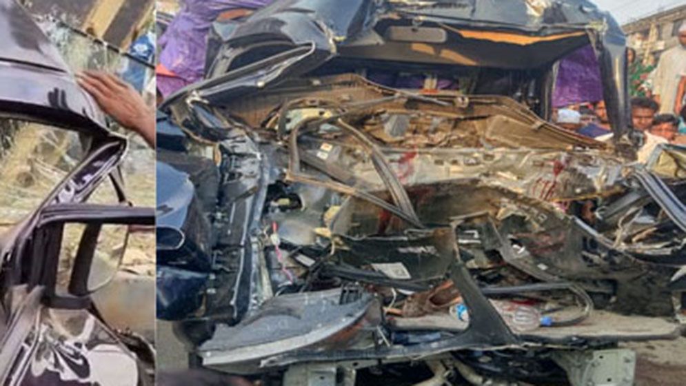 দাঁড়িয়ে থাকা ট্রাকে পিকআপের ধাক্কা, নিহত ৩