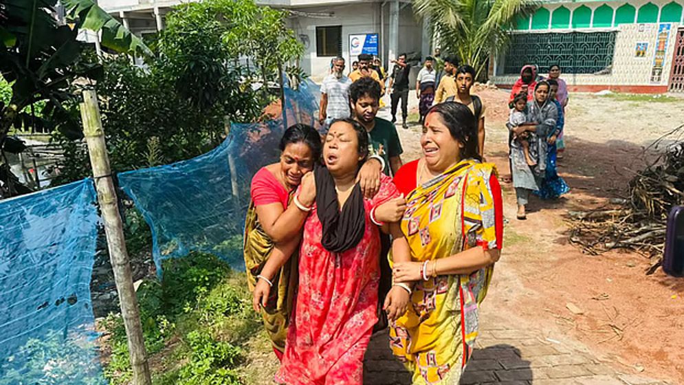 কী অভিমানে বাবা আমাকে ছেড়ে চলে গেল: এএসপি পলাশের মায়ের আহাজারি