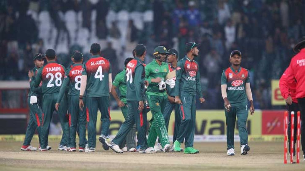 বাংলাদেশ-পাকিস্তান সিরিজ নিয়ে শঙ্কা, যা বলছে পিসিবি