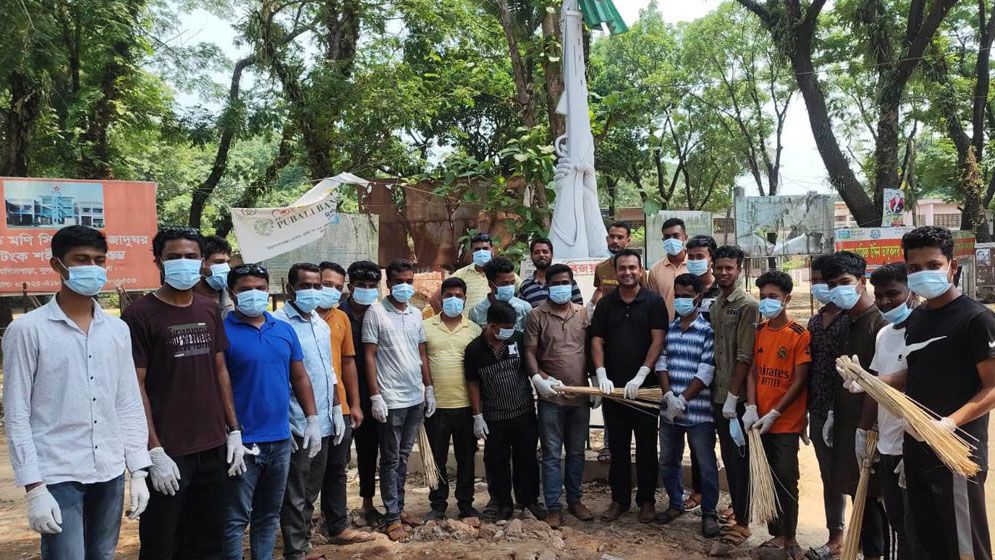 দুর্গাপুরে ছাত্রদলের উদ্যোগে পরিচ্ছন্নতা অভিযান