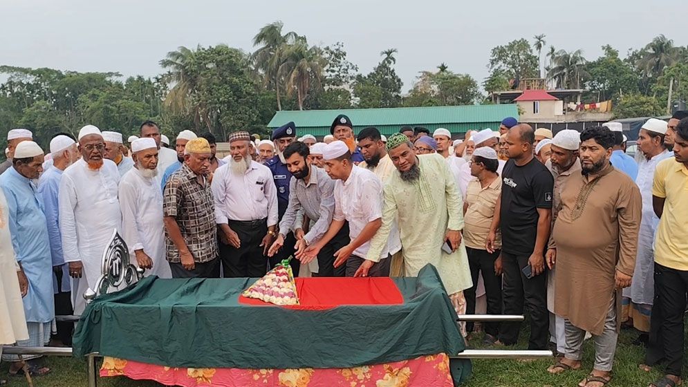 বীর মুক্তিযোদ্ধা আবদুর রহমান খানকে রাষ্ট্রীয় মর্যাদায় দাফন