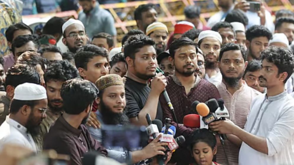 আ.লীগকে কারা নিষিদ্ধ চায় আজকের সমাবেশেই বোঝা যাবে: হাসনাত