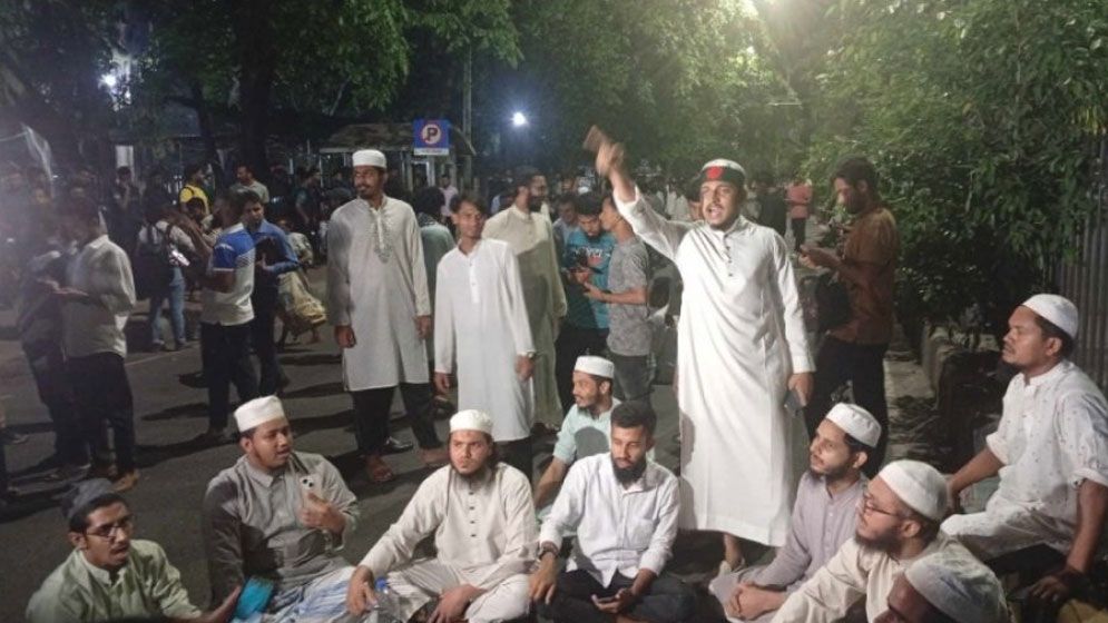 আ. লীগ নিষিদ্ধের দাবিতে যমুনায় মাদ্রাসার শিক্ষার্থীরাও