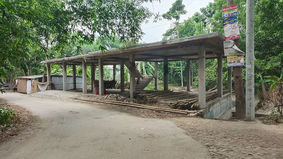 সরকারি হালট দখল করে স্থাপনা নির্মাণের অভিযোগ