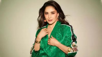 ৫৮-তেও কীভাবে গ্লামার ধরে রেখেছেন, জানালেন মাধুরী