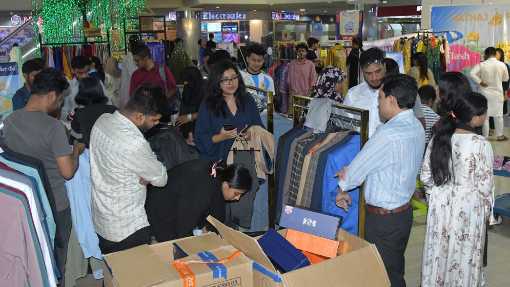 যমুনা ফিউচার পার্কে রোববার শেষ হচ্ছে ‘ফ্লাস সেল’ মেলা