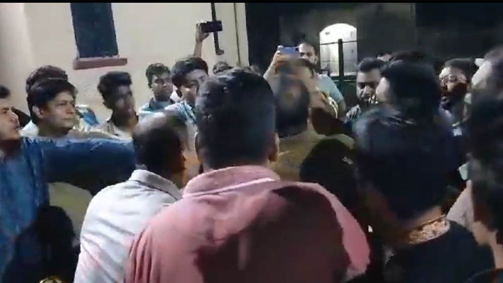 শেকৃবিতে ছাত্রদলের দুই গ্রুপের হাতাহাতি