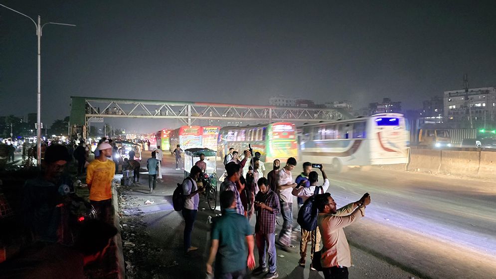 তিন ঘণ্টা পর ঢাকা-চট্টগ্রাম মহাসড়ক ছাড়লেন বিক্ষোভকারীরা