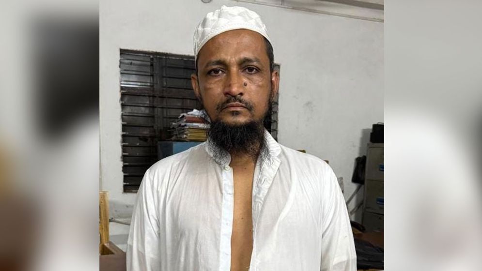 পাওনা টাকা চাওয়ায় ইমামকে মারধর