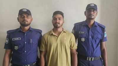 লঞ্চের ওপর তরুণীকে প্রকাশ্যে পেটানো সেই যুবক গ্রেফতার