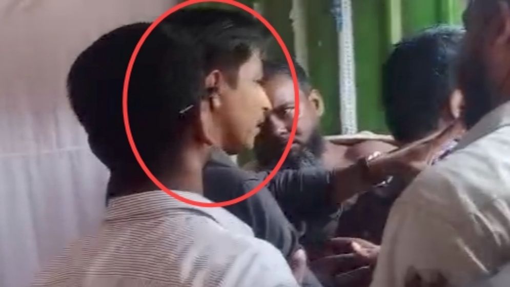 পাথরঘাটা প্রেস ক্লাবে সাবেক ছাত্রদল নেতার হামলা, লাঞ্ছিত ৫