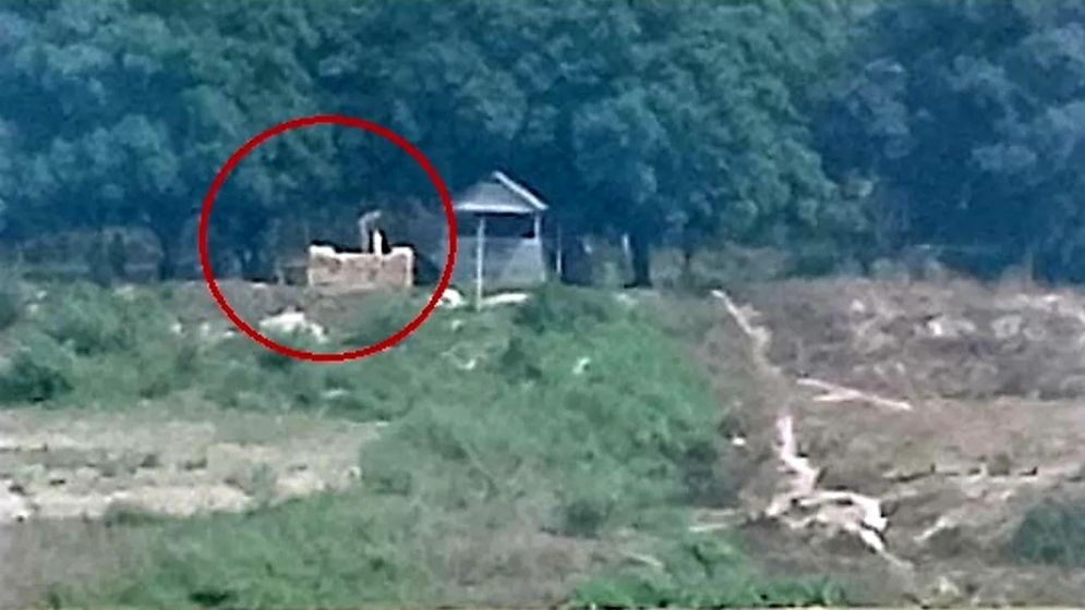 চাঁপাইনবাবগঞ্জ সীমান্তের ওপারে বিএসএফের দুটি বাঙ্কার নির্মাণ