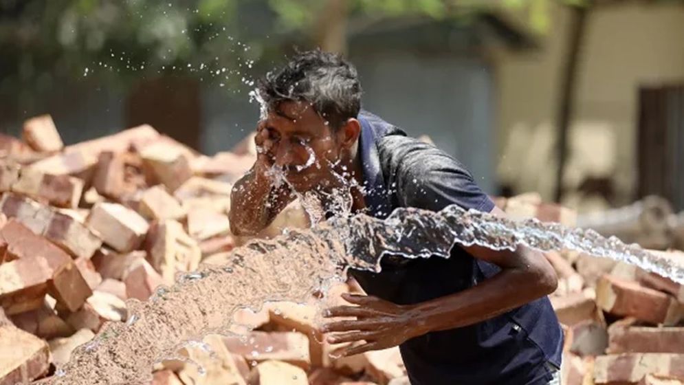 তীব্র তাপপ্রবাহে রাজশাহীর জনজীবন বিপর্যস্ত