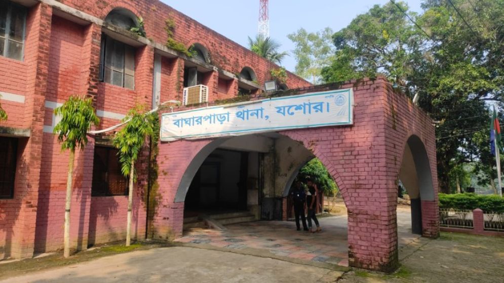 কুড়িয়ে পাওয়া বোমায় আঙুল উড়ে গেল বৃদ্ধের