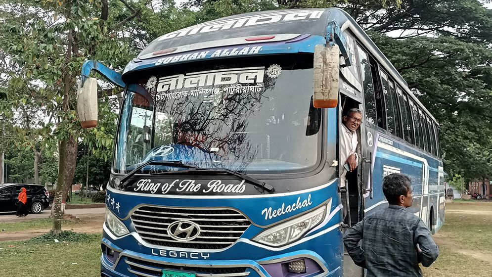 জাবিতে বাস আটকের ঘটনায় টাকা লেনদেনের অভিযোগ