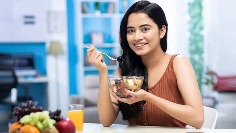 প্রচণ্ড গরমে নিজেকে সুস্থ রাখতে কী খাবেন, যা খাবেন না