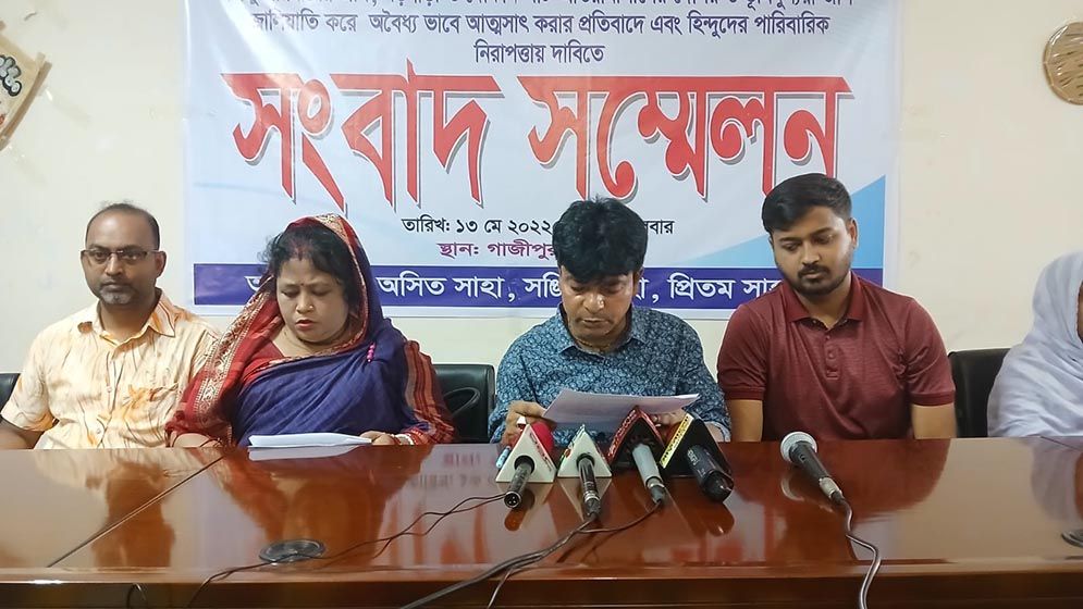 জমি দখলের অভিযোগ, নিরাপত্তাহীনতায় অসিত সাহার পরিবার