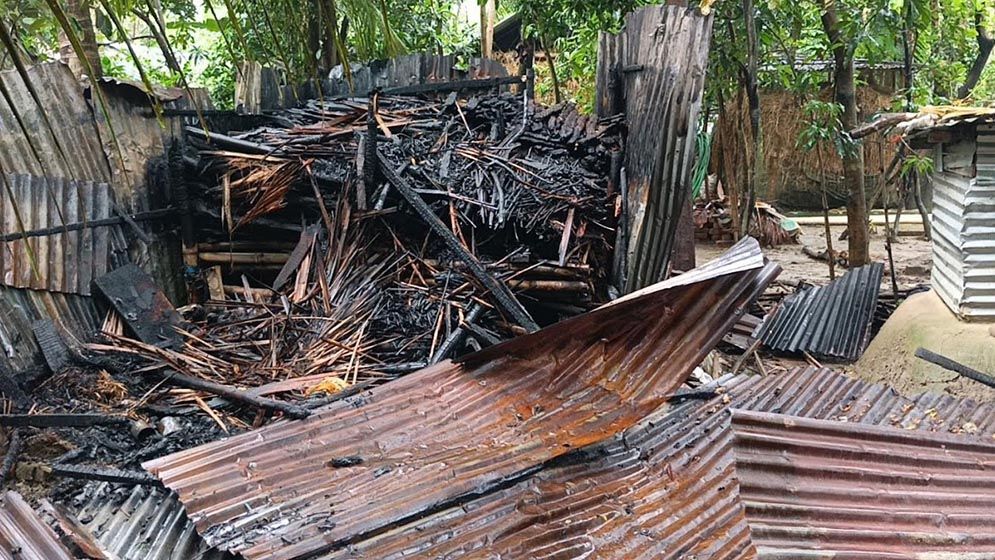 ফেসবুকে মাদকবিরোধী পোস্ট, কলেজছাত্রীর ঘরে অগ্নিসংযোগের অভিযোগ