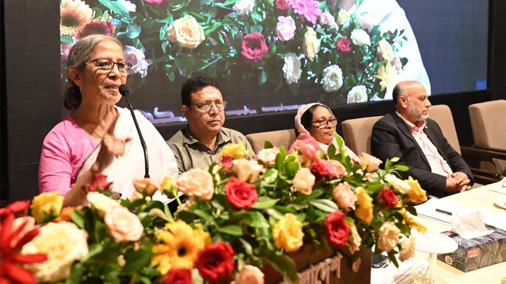 গরুর দেশীয় জাত হারানোর বিনিময়ে আধুনিক জাত দরকার নাই: উপদেষ্টা