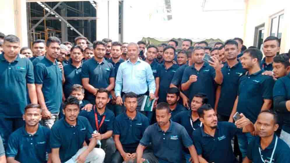 মালয়েশিয়ায় প্রবাসীদের কষ্টের কথা শুনলেন আসিফ নজরুল