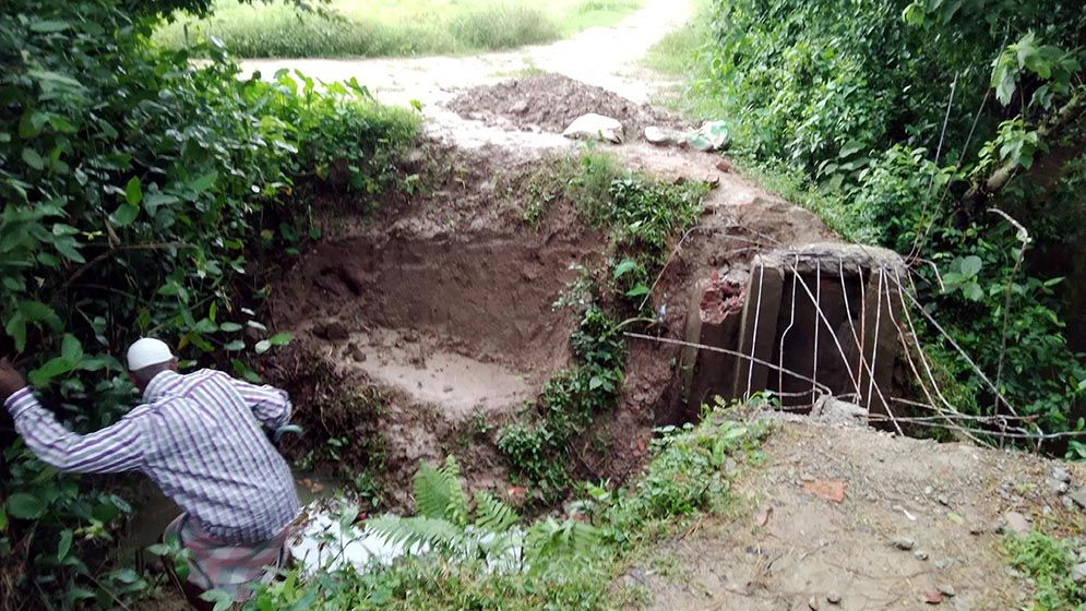 জোরপূর্বক কালভার্ট ভাঙলেন চেয়ারম্যান, ১৪৪ ধারা জারি