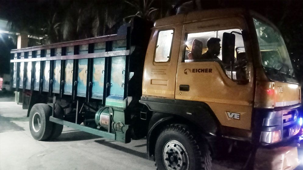 কাশিয়ানীতে ছিনতাই হওয়া তেলবাহী ট্রাক মিলল গজারিয়ায়