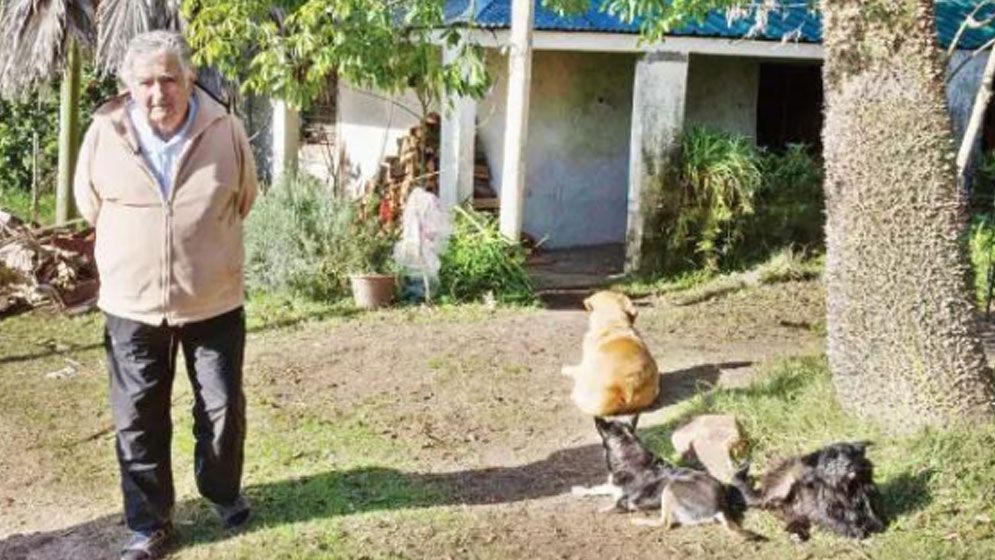 চলে গেলেন বিশ্বের ‘দরিদ্র প্রেসিডেন্ট’