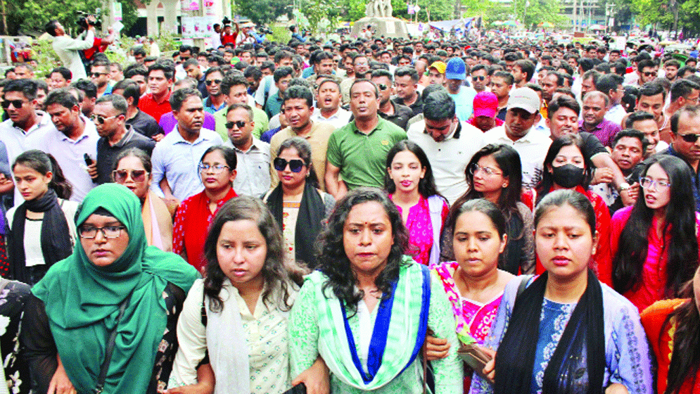 প্রতিবাদে উত্তাল ঢাবি