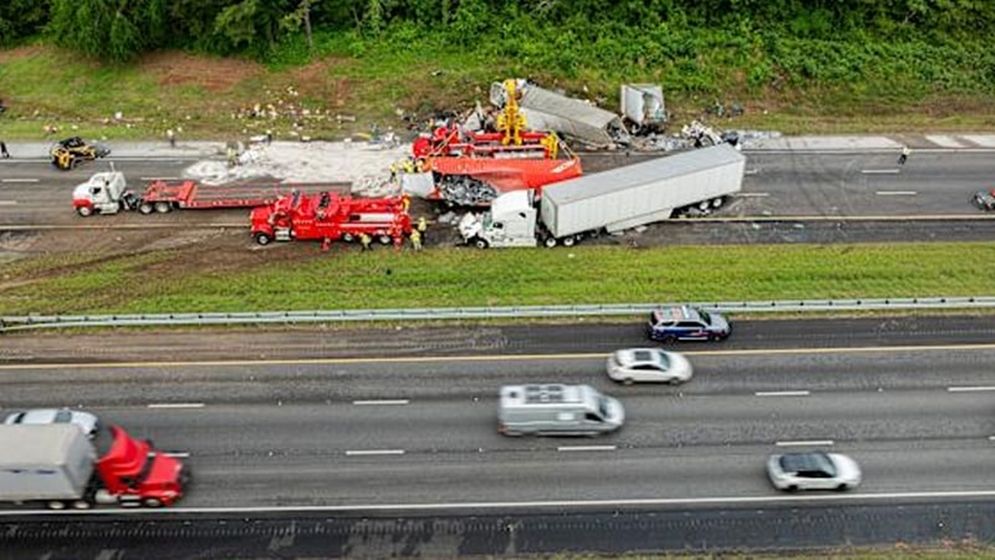 মেক্সিকোতে তিনটি গাড়ির মধ্যে সংঘর্ষে নিহত ২১