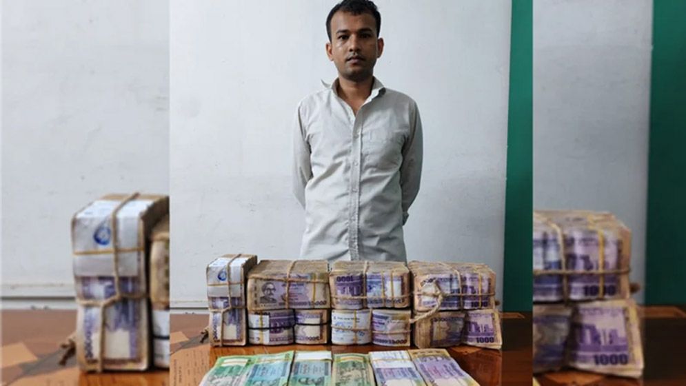 বাসা থেকে দেড় কোটি টাকা ও ৪০ ভরি স্বর্ণ চুরি, আসামি গ্রেফতার