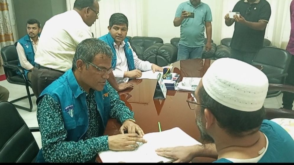 হাসপাতালে দুদকের অভিযান, ৩২ ডাক্তারের ১০ জন অনুপস্থিত