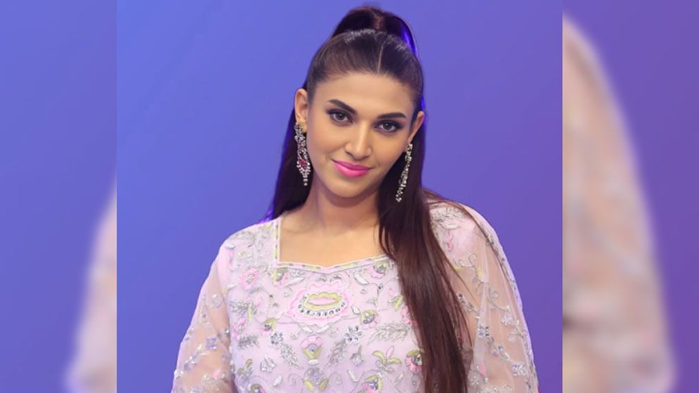 পাক-ভারত উত্তেজনা নিয়ে বার্তা দিয়ে তোপের মুখে পাকিস্তানি অভিনেত্রী