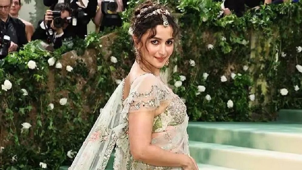 অবশেষে কান চলচ্চিত্র উৎসবে যাচ্ছেন আলিয়া