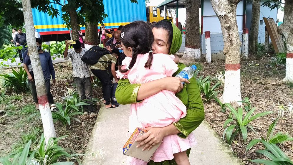 ভারত থেকে দেশে ফিরে যে ভয়াবহ বর্ণনা দিলেন এক নারী