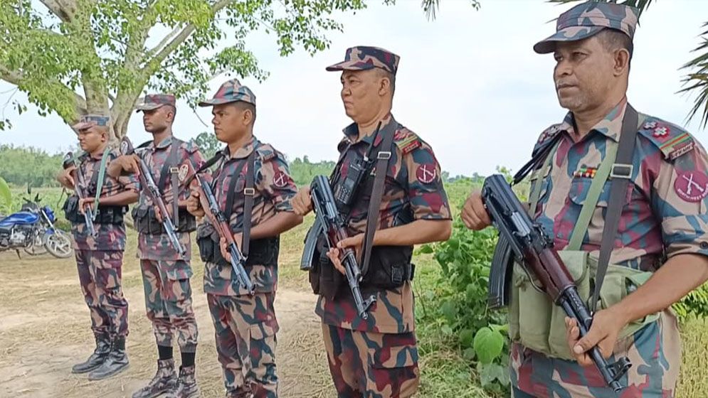 বিএসএফের পুশইনের চেষ্টা রুখে দিল বিজিবি-জনতা