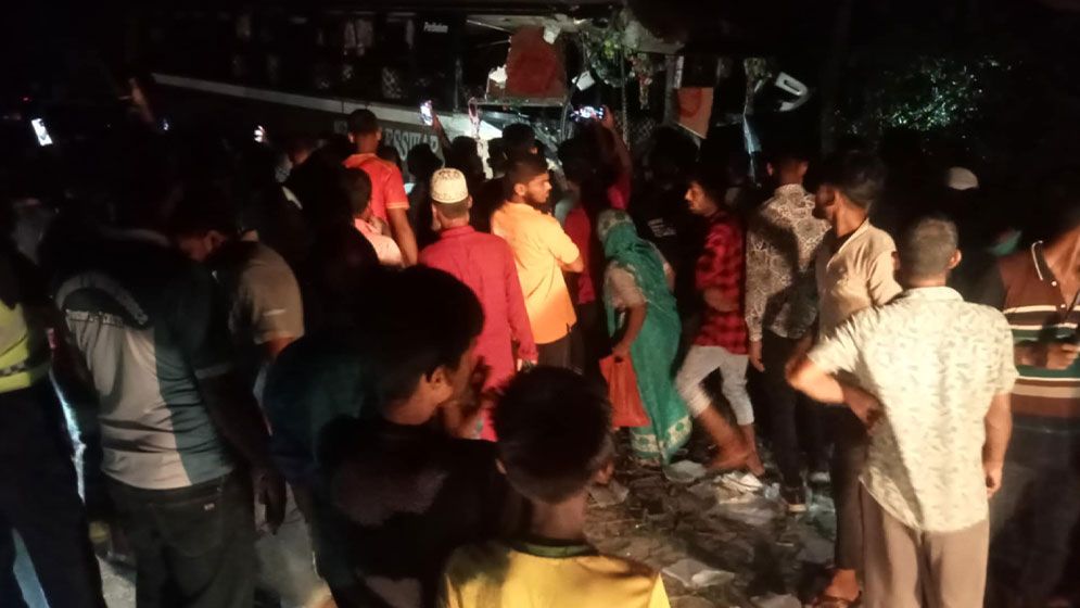 গোপালগঞ্জে বাস-ট্রাক মুখোমুখি সংঘর্ষে নিহত ২, আহত ২০