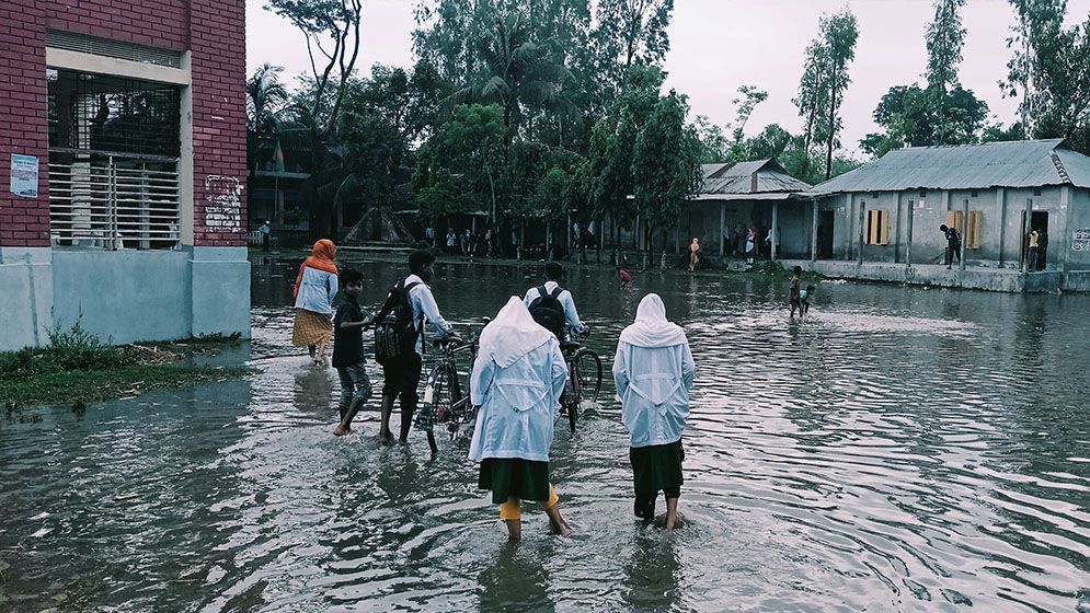 বৃষ্টি হলেই ডুবে যায় স্কুল মাঠ